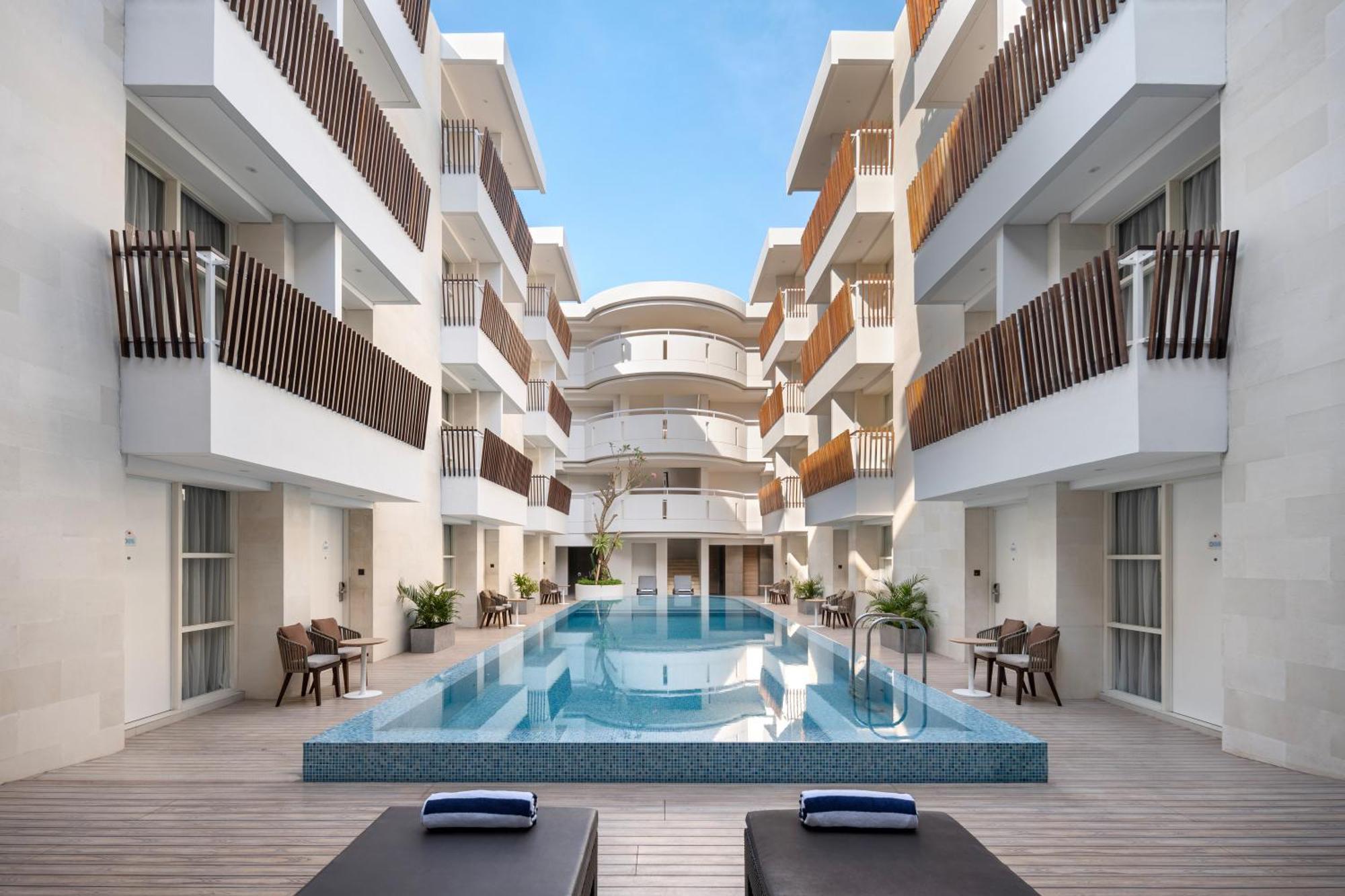 Holiday Inn Express Bali Sunset Road By Ihg Kuta Lombok Exterior foto