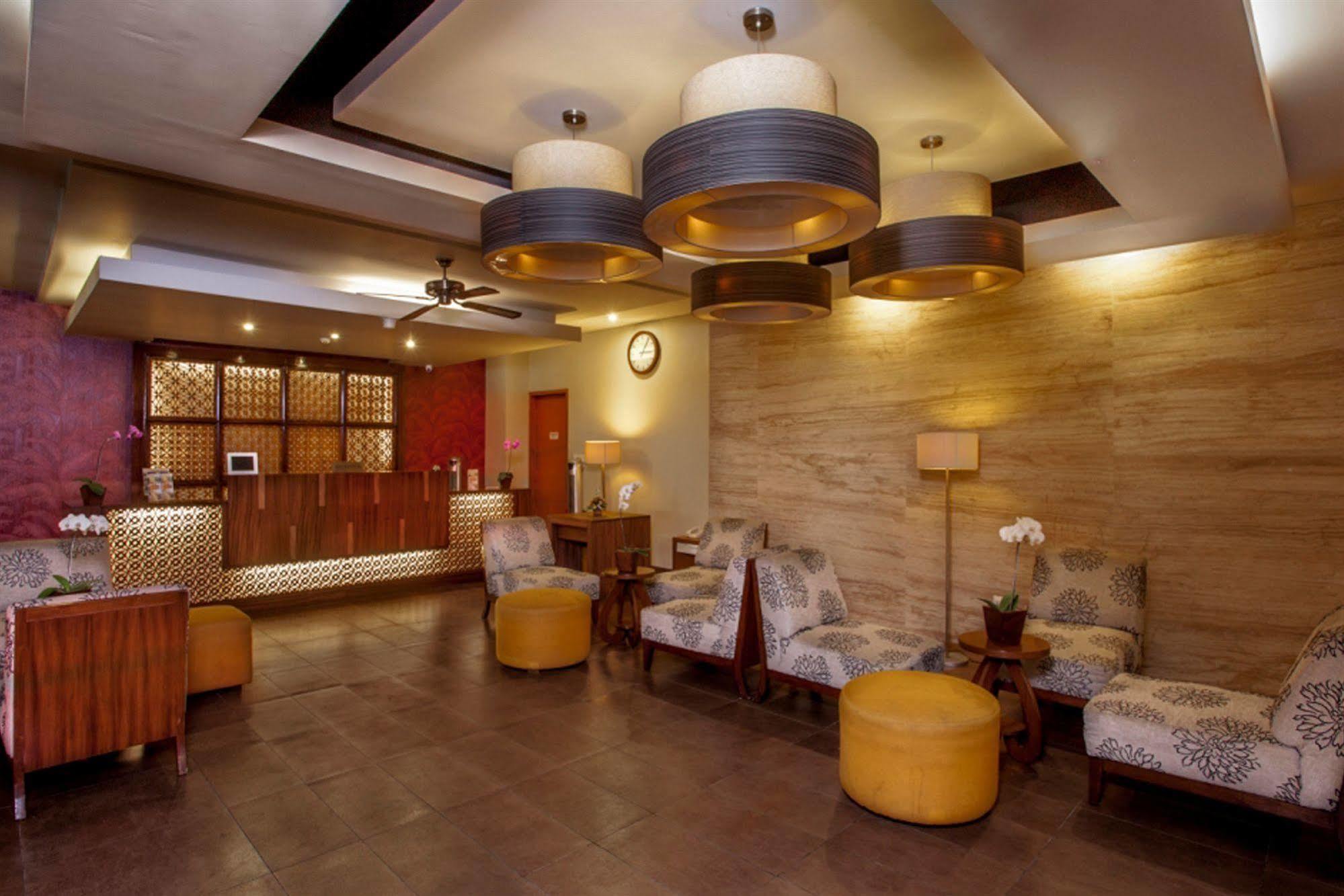 Holiday Inn Express Bali Sunset Road By Ihg Kuta Lombok Exterior foto