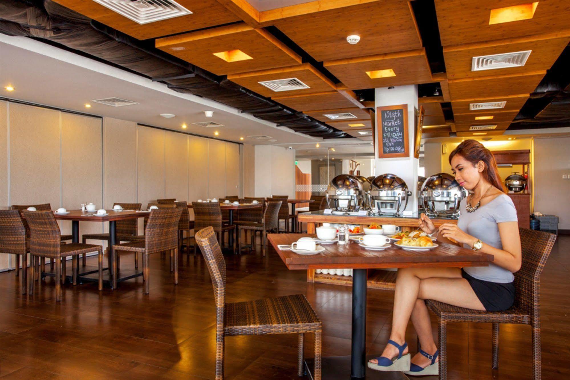 Holiday Inn Express Bali Sunset Road By Ihg Kuta Lombok Exterior foto
