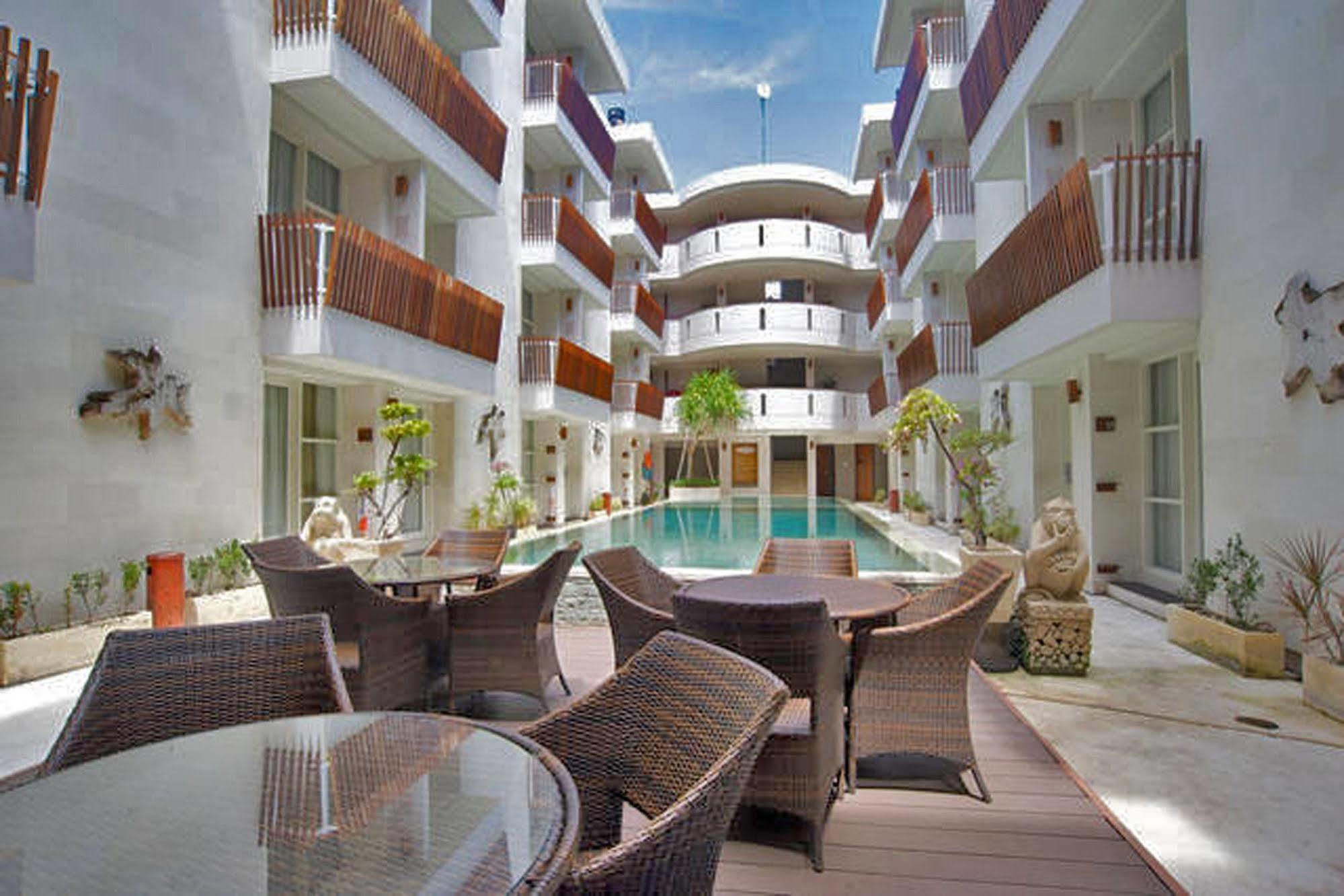 Holiday Inn Express Bali Sunset Road By Ihg Kuta Lombok Exterior foto