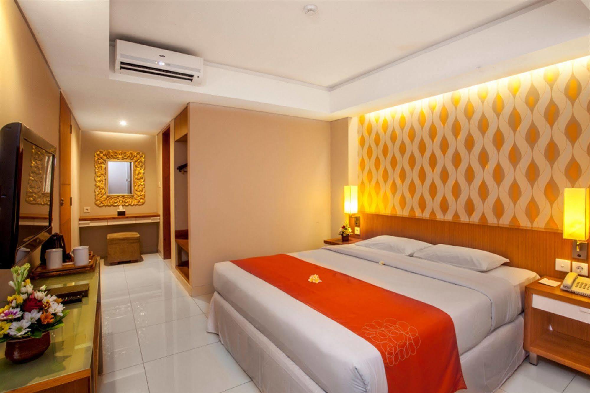 Holiday Inn Express Bali Sunset Road By Ihg Kuta Lombok Exterior foto