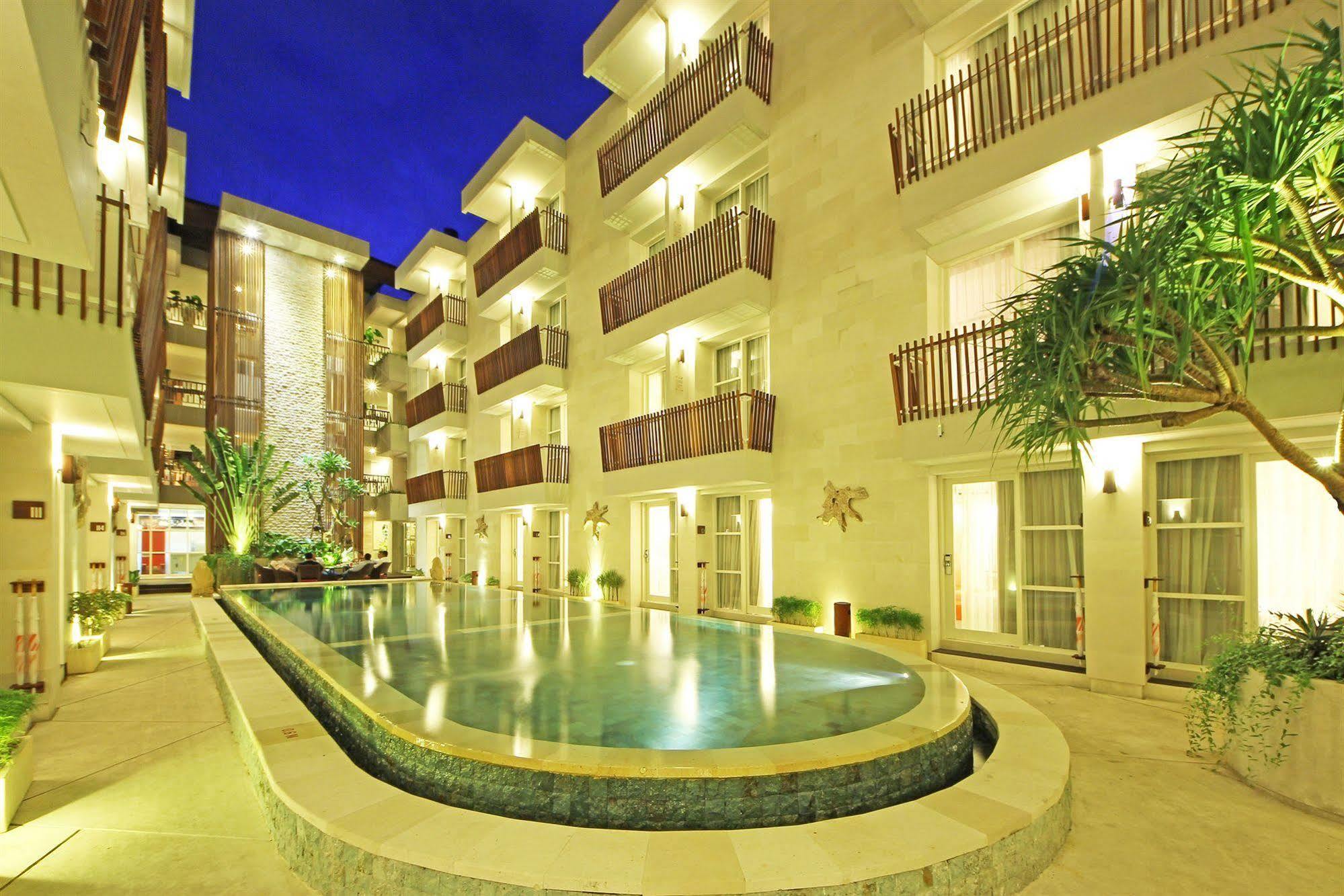 Holiday Inn Express Bali Sunset Road By Ihg Kuta Lombok Exterior foto