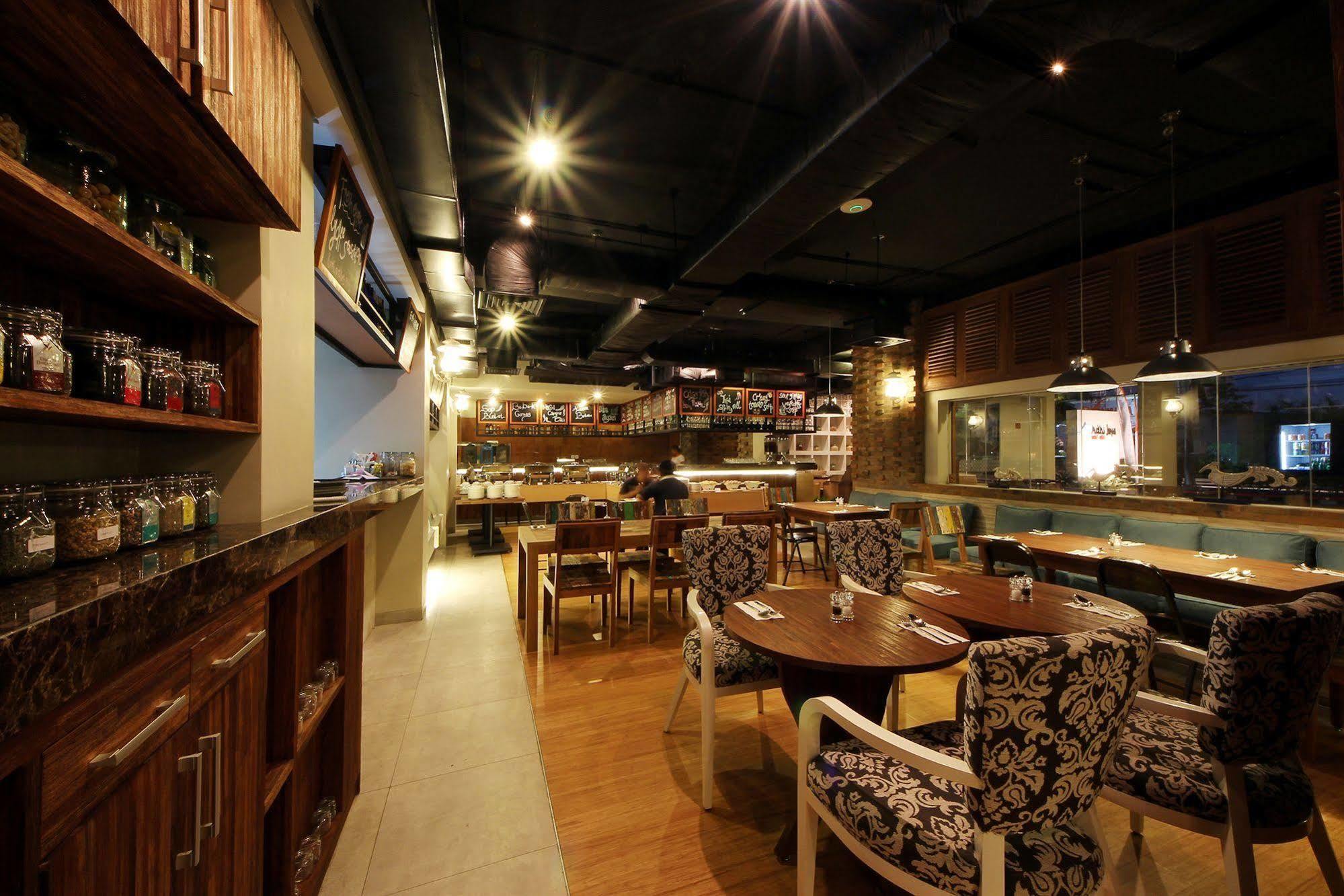 Holiday Inn Express Bali Sunset Road By Ihg Kuta Lombok Exterior foto